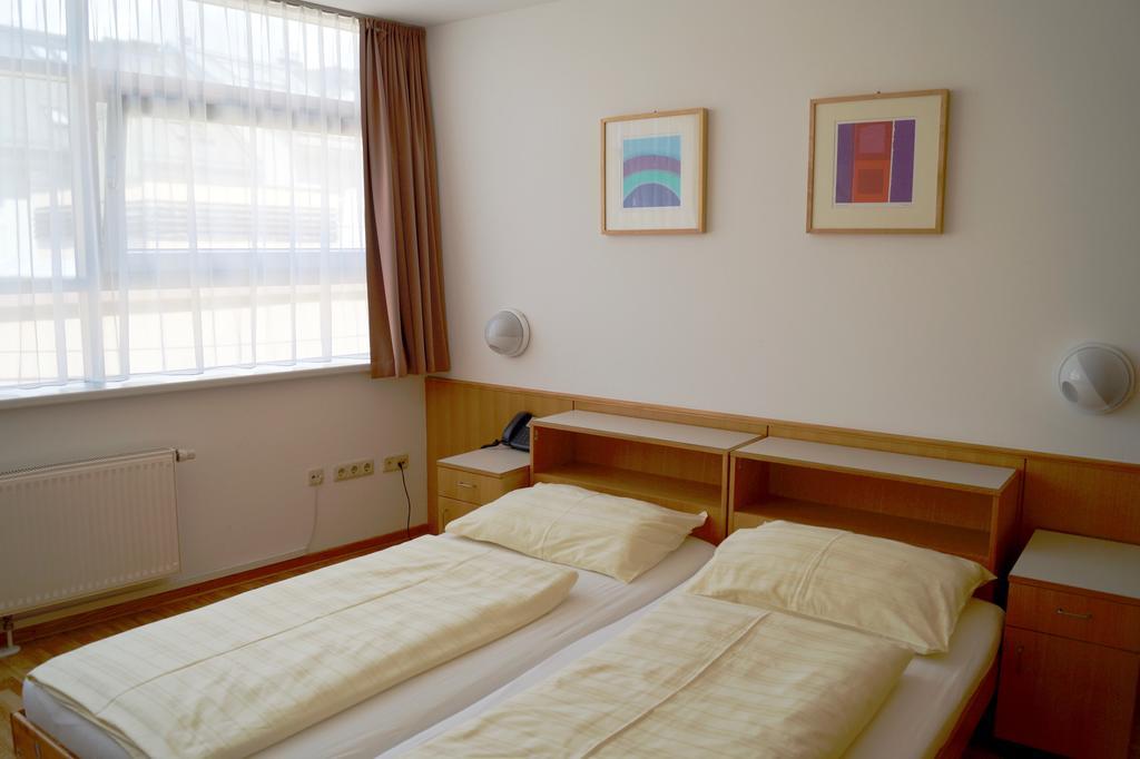 Hotel Allyouneed