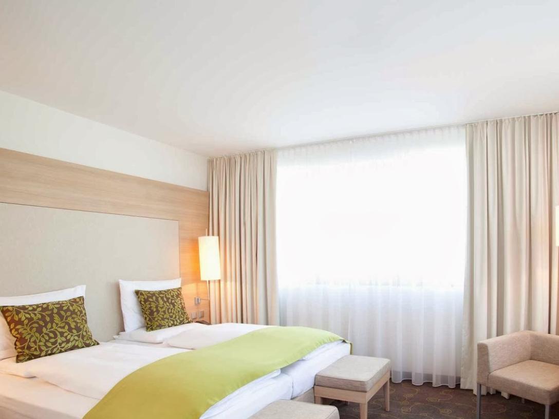 Hotel H+