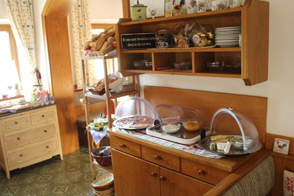 Guest house Fruehstueckspension Helmhof 2*