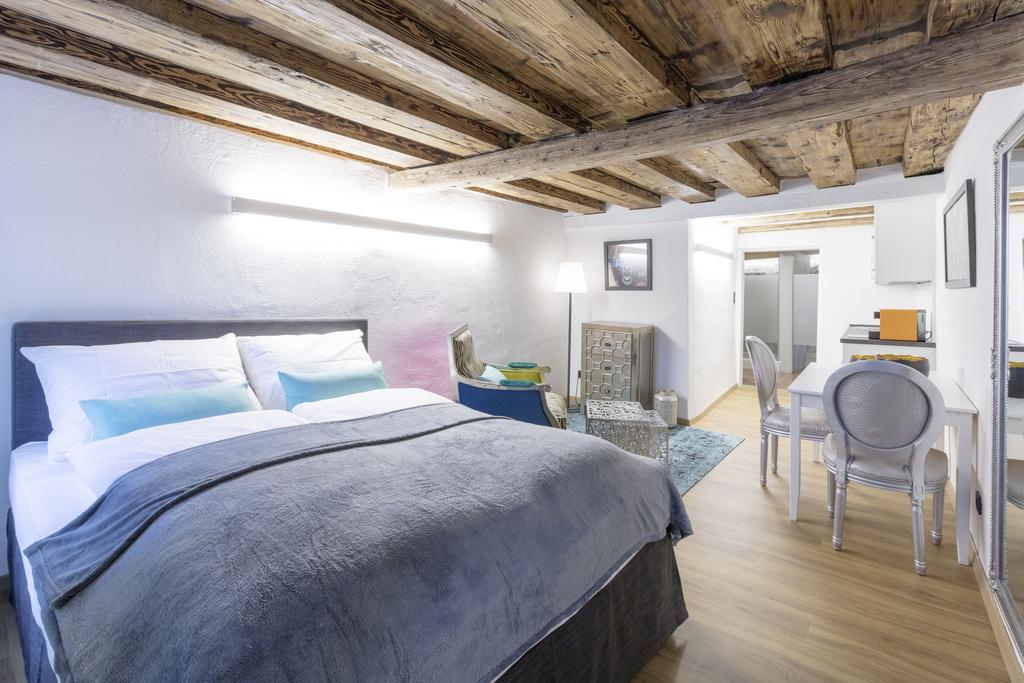 Apt. Stone-lodge
