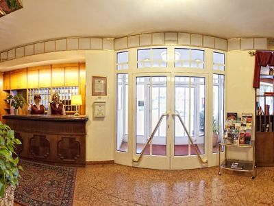 Theater 4*