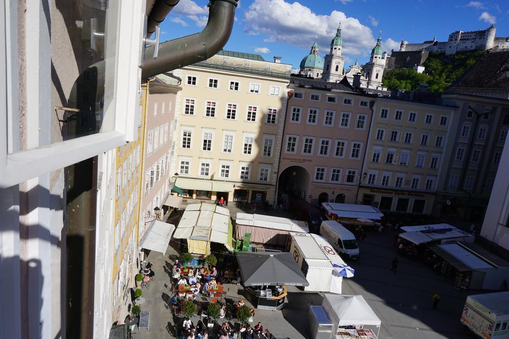 At Mozart-geburtshaus *