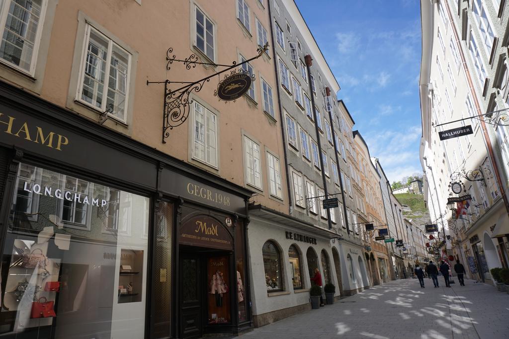 At Mozart-geburtshaus *