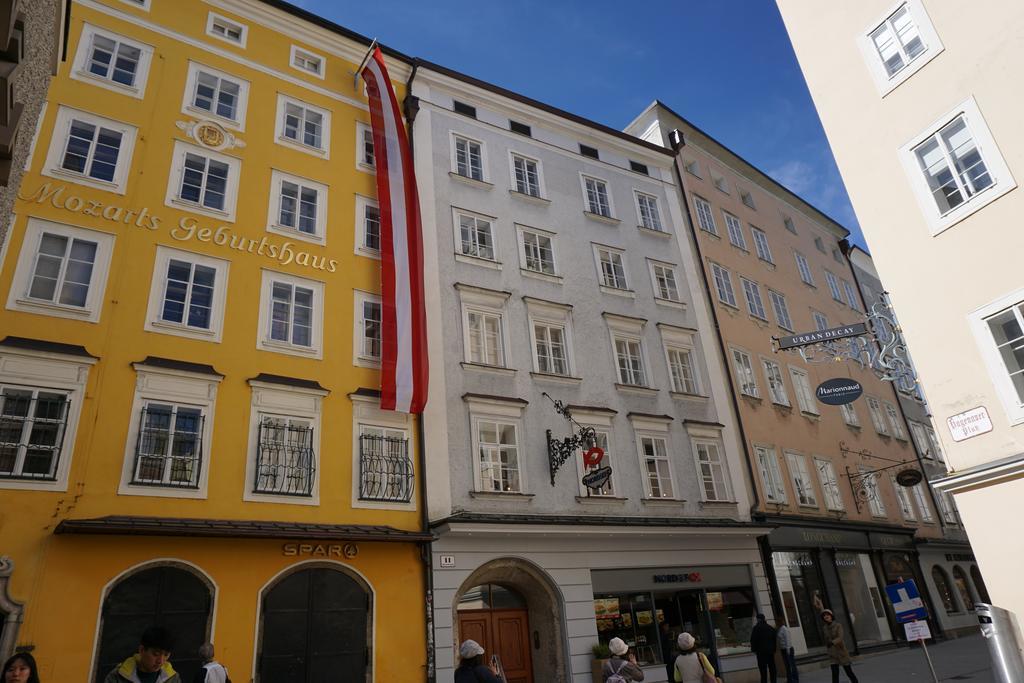 At Mozart-geburtshaus Apartment *