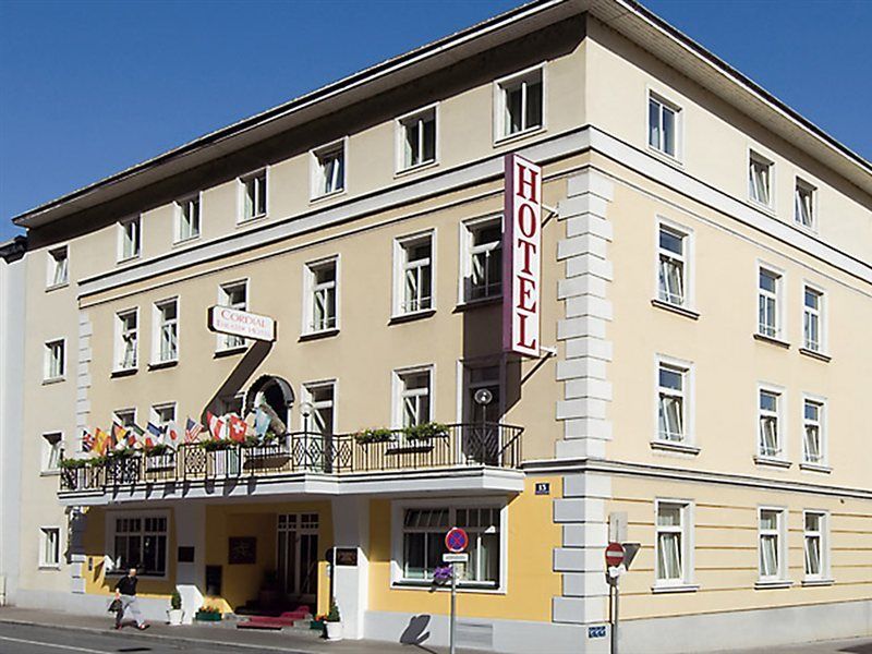 Theater 4*
