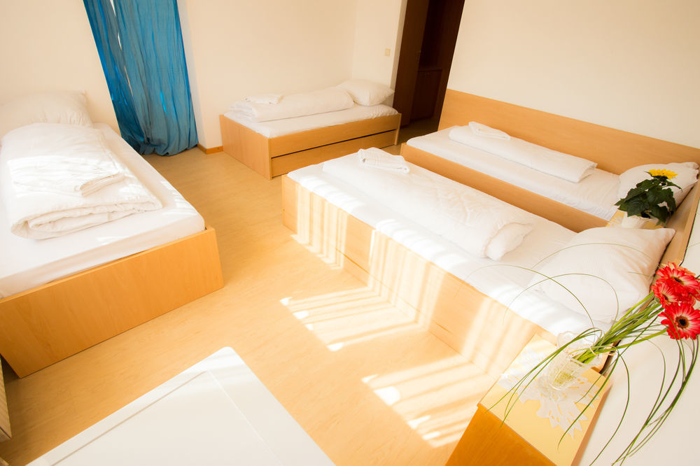 Mynext - Riverside Hostel *