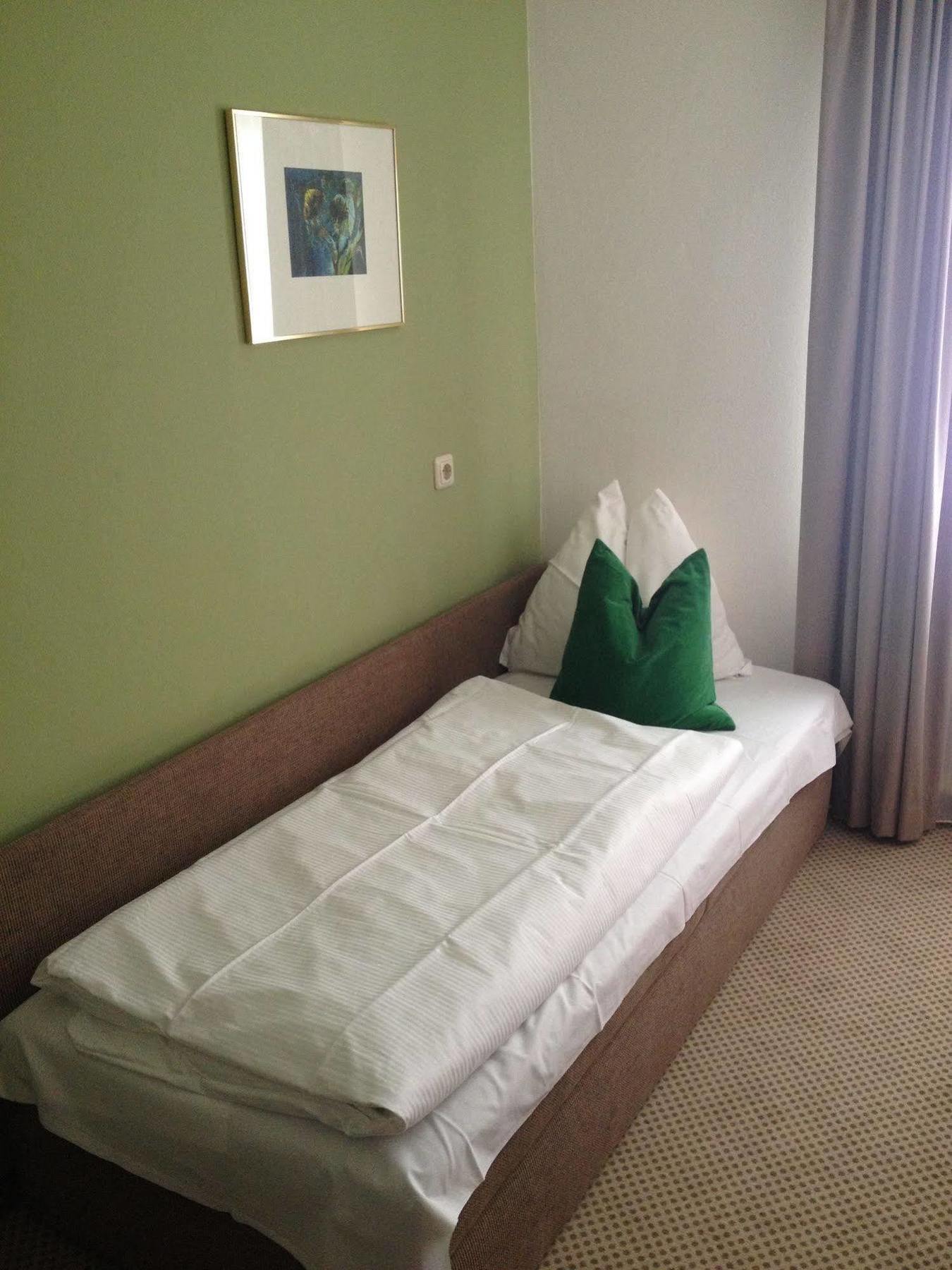 Hotel Altstadthotel Weisse Taube 4*