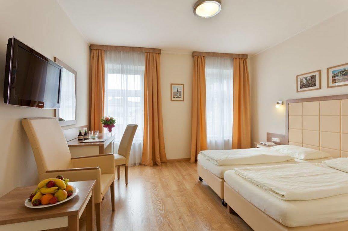 Theater Hotel 4*