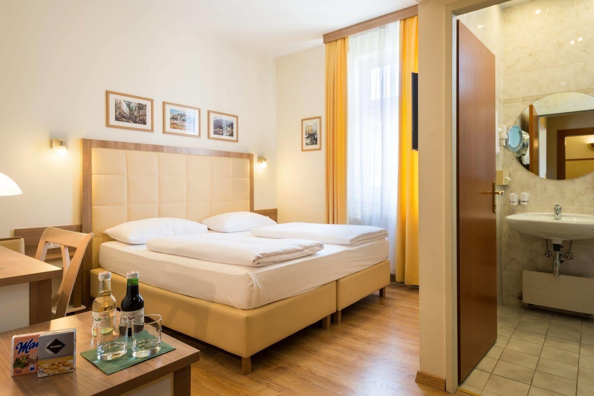 Theater Hotel