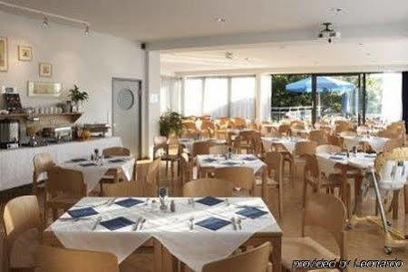 Allyouneed Hotel 3*