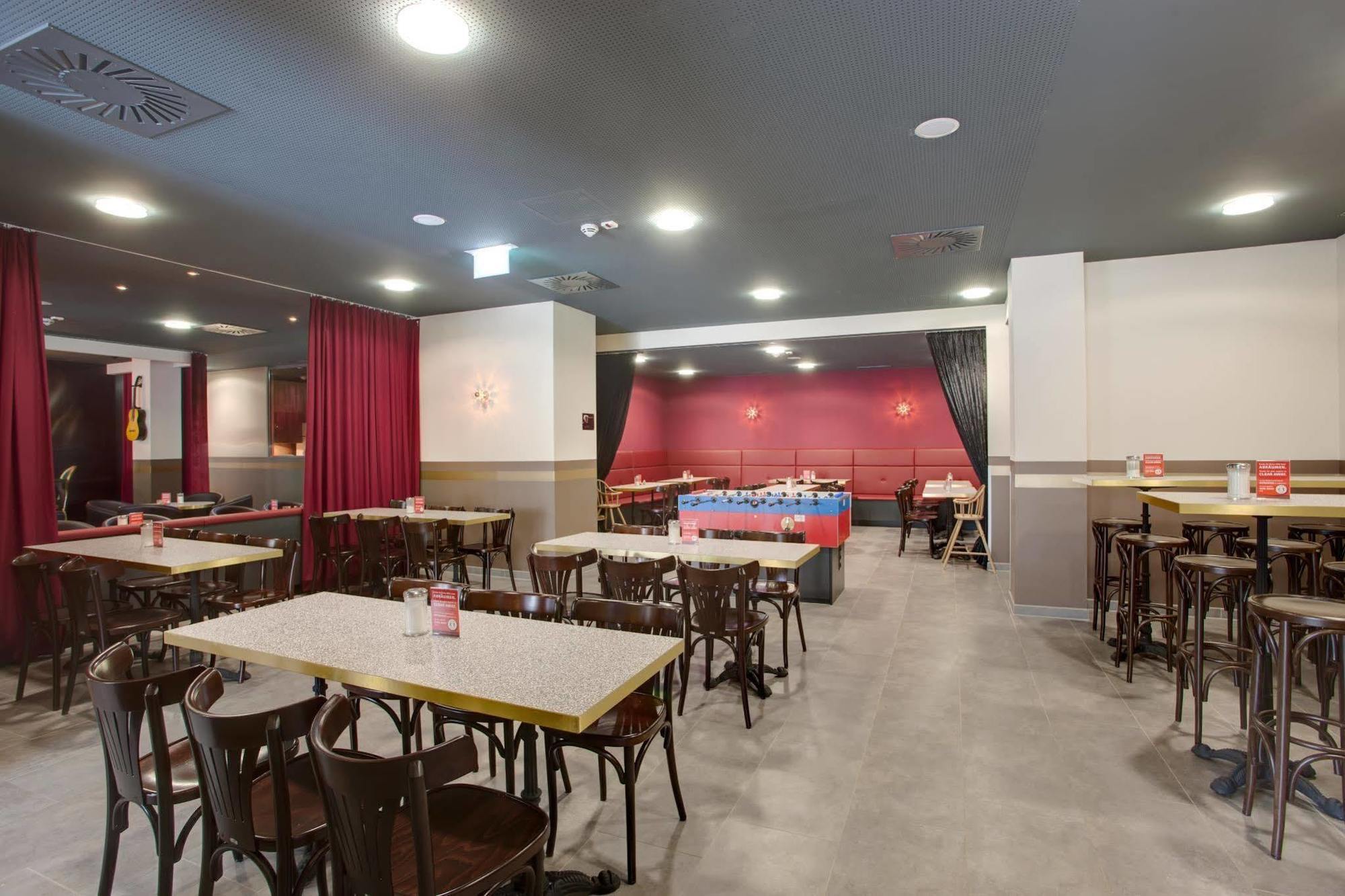 Meininger Center Hotel 3*
