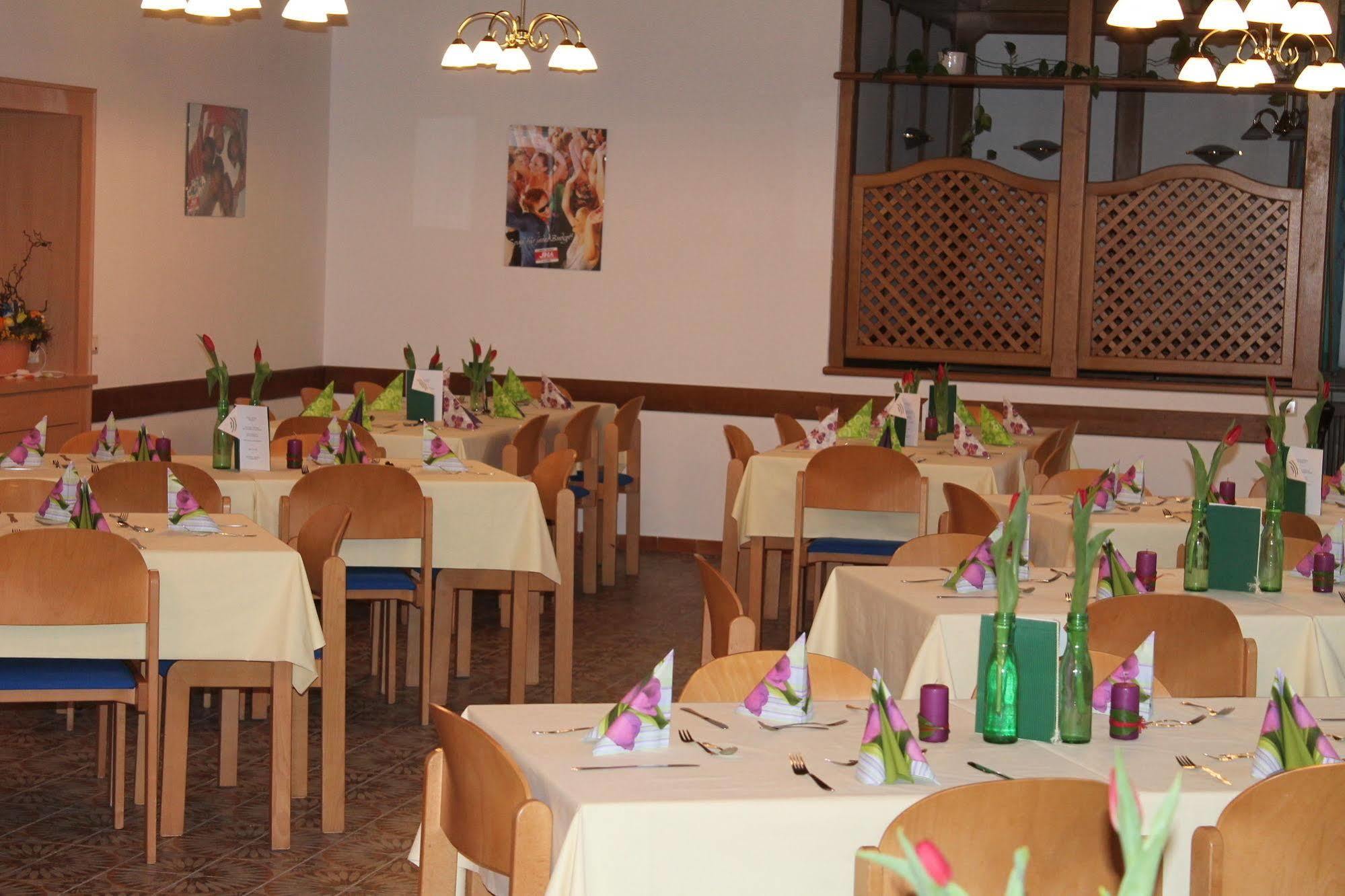 Eduard-Heinrich-Haus, Hostel Hostel *