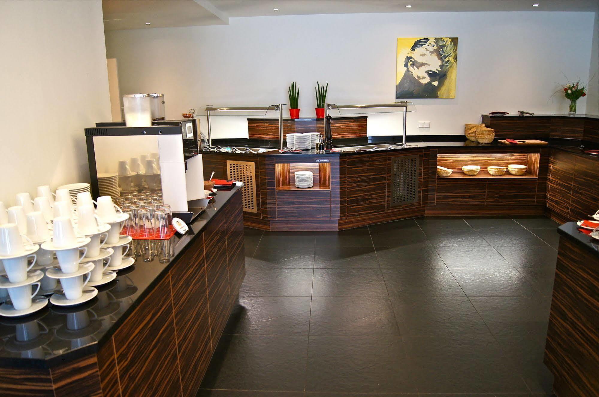 Western Amedia Art Hotel