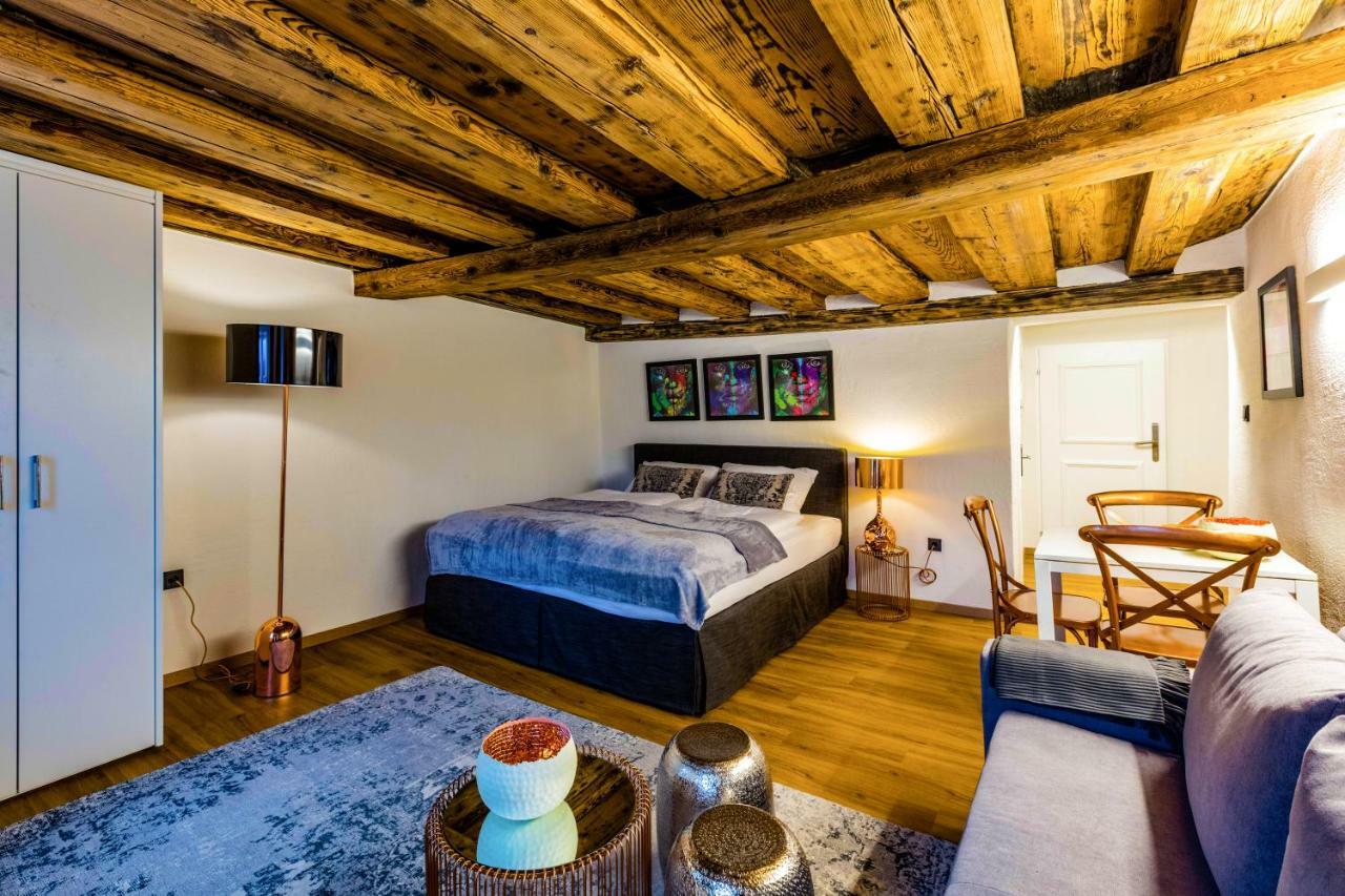 Apt. Stone-lodge