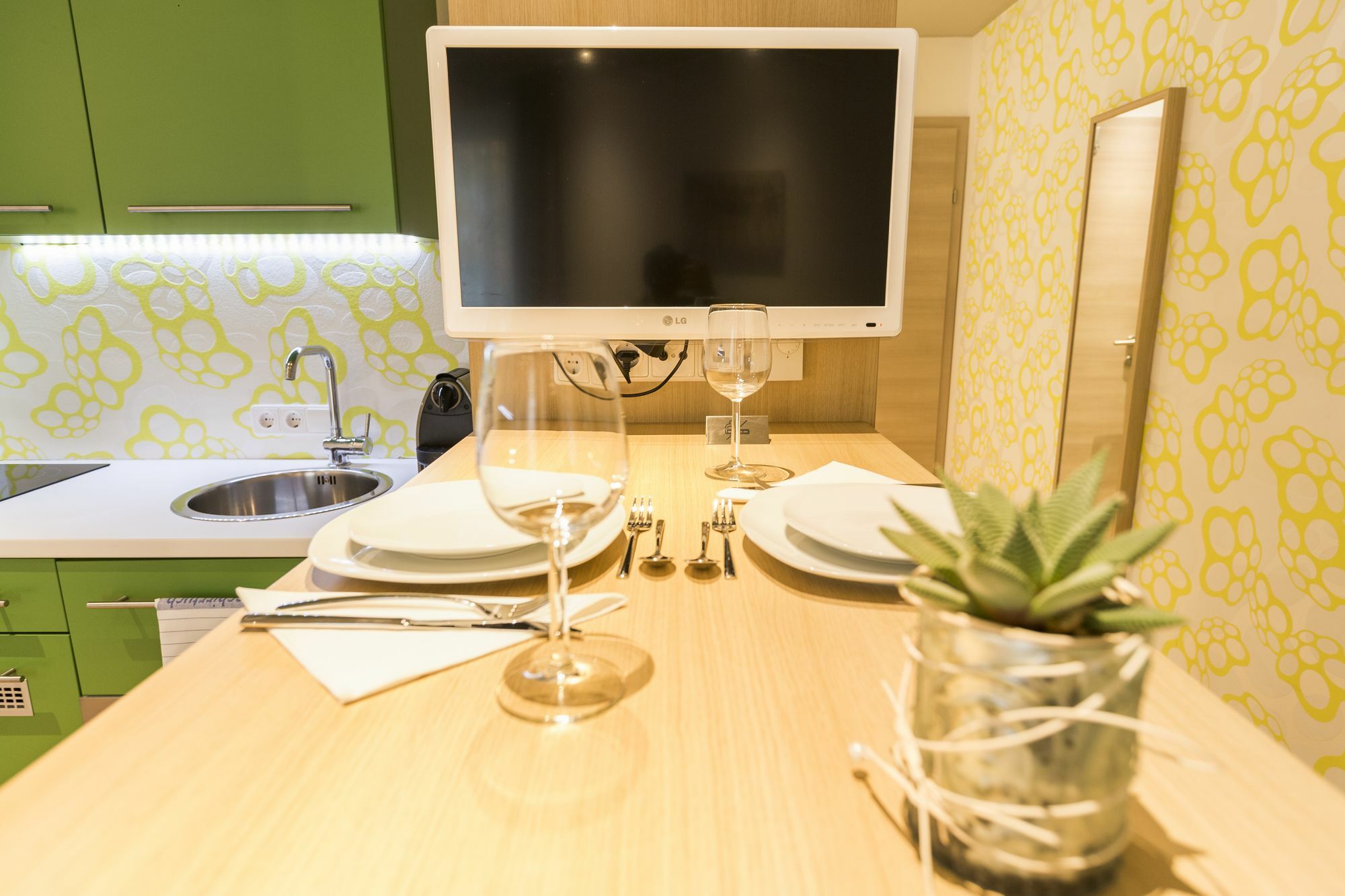Apartment 5 *