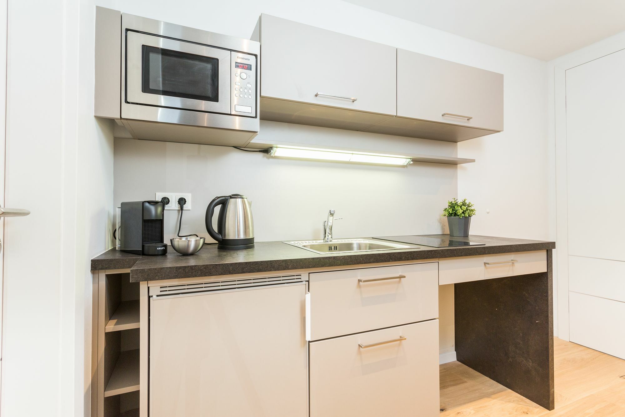 4 & 5 Apartment *