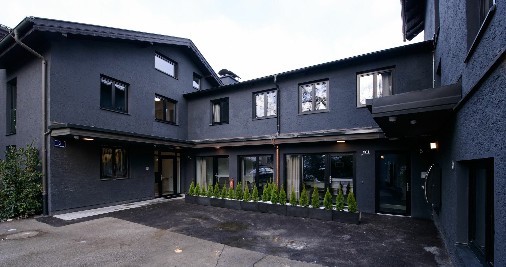 Backhome Hotel