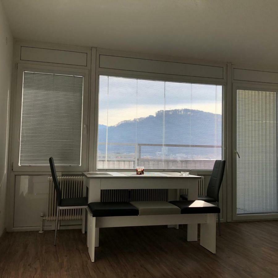 4 Apartment *