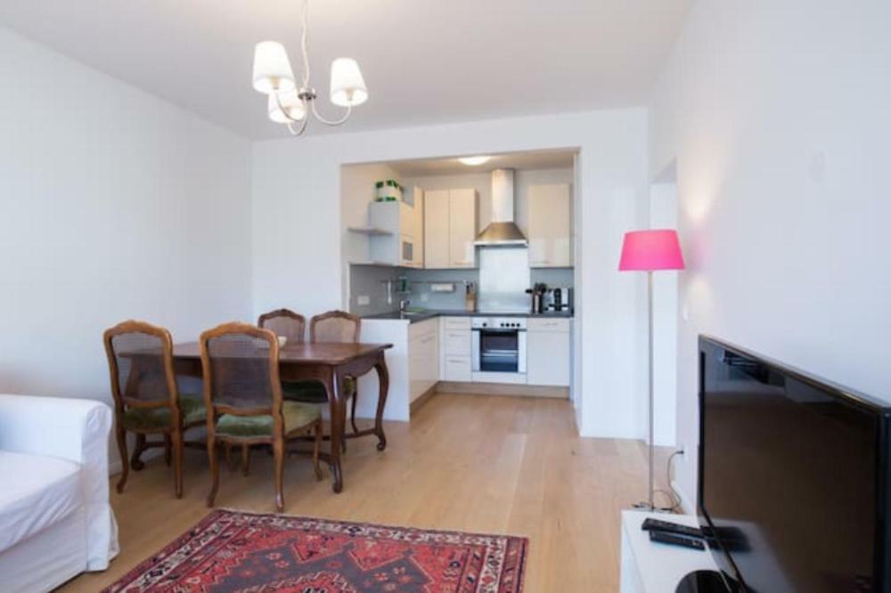 Lovely New Apartment, Central, Free Parking