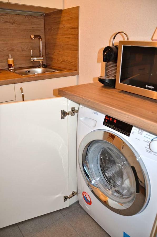 Bright And Cozy In A Quiet Area - Free Parking, Central Apartment