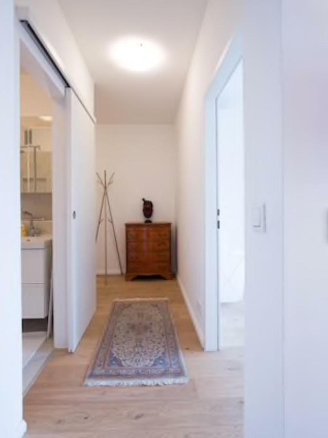 Apartment Lovely New Apartment, Central, Free Parking