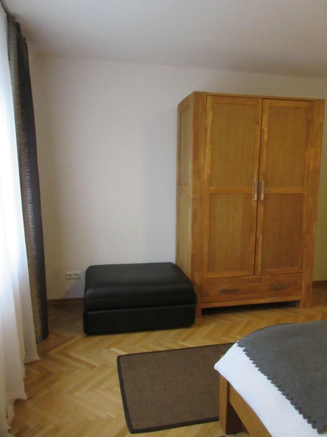 Apartment Home Apartments *