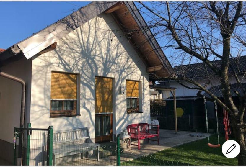 Knusperhaus Mit Garten