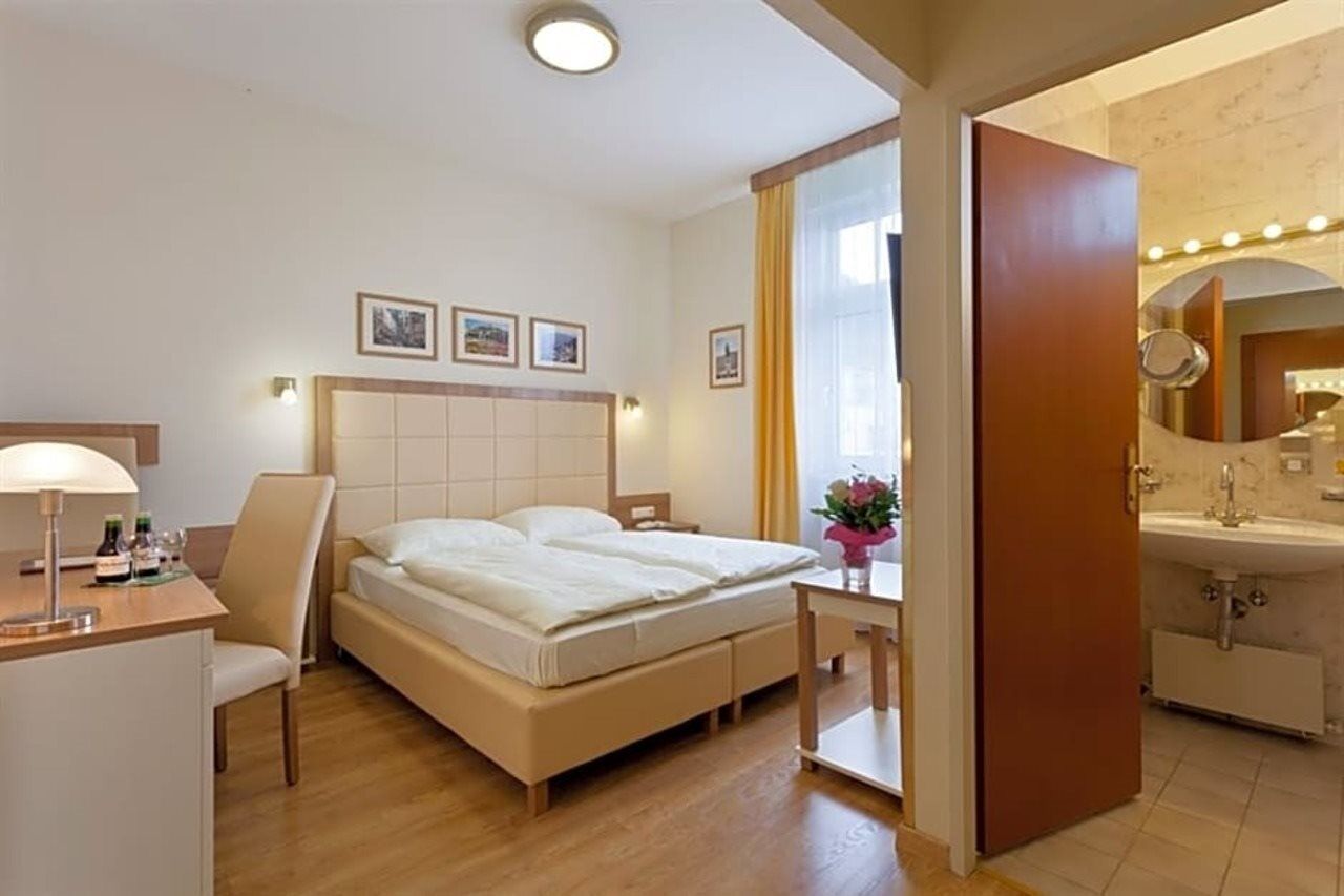 Goldenes Theater 4*