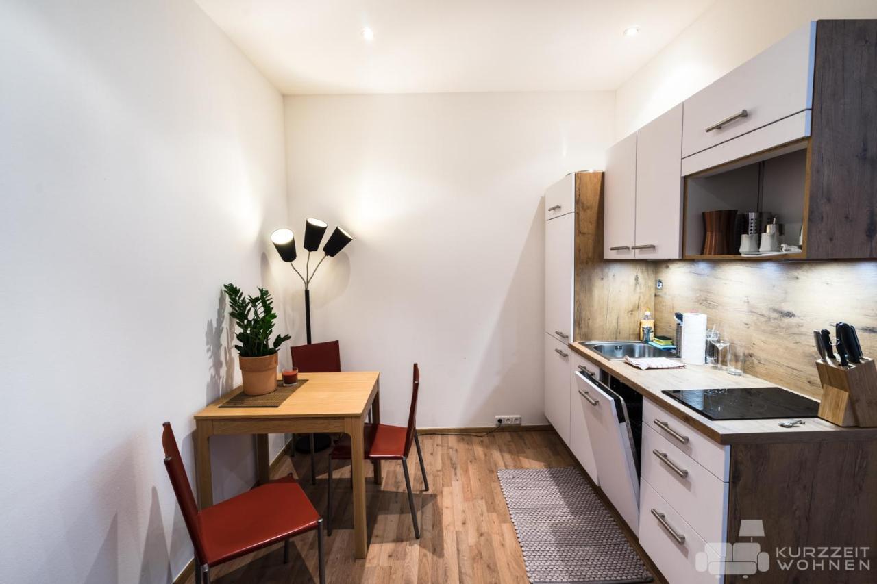 Franz Josef Strasse 5 *