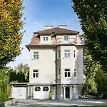 Family Wellhouse Green Garden Direct In Salzburg, Sunny Big Garden, Up To 16 Pax, Bikes For Free, Bbq, Sunbeds, Parking For Free, 15 Min Sound Of Music