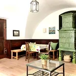 Schloss Mit Eigenem Garten Und Parkplatz G