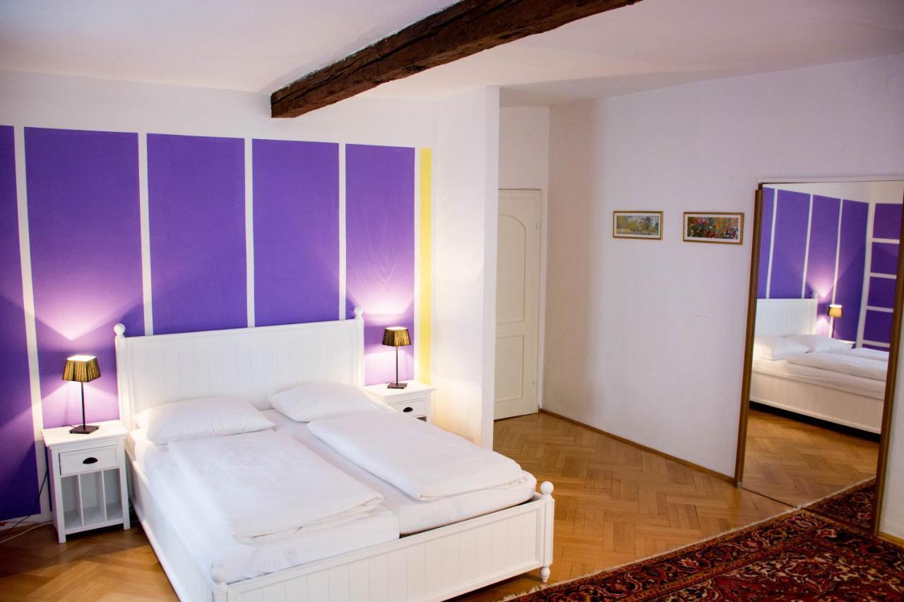 One-room 