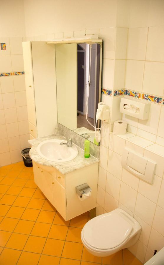 One-room 