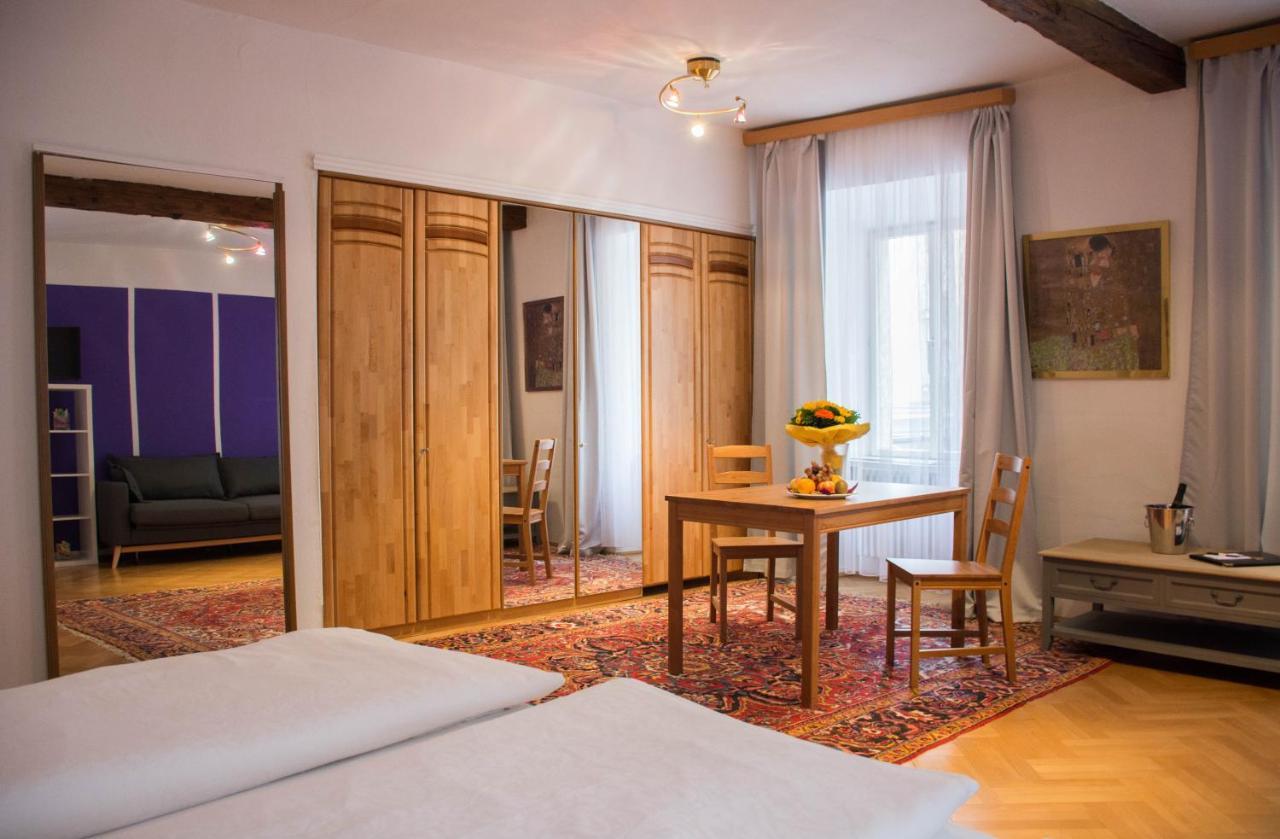 One-room 