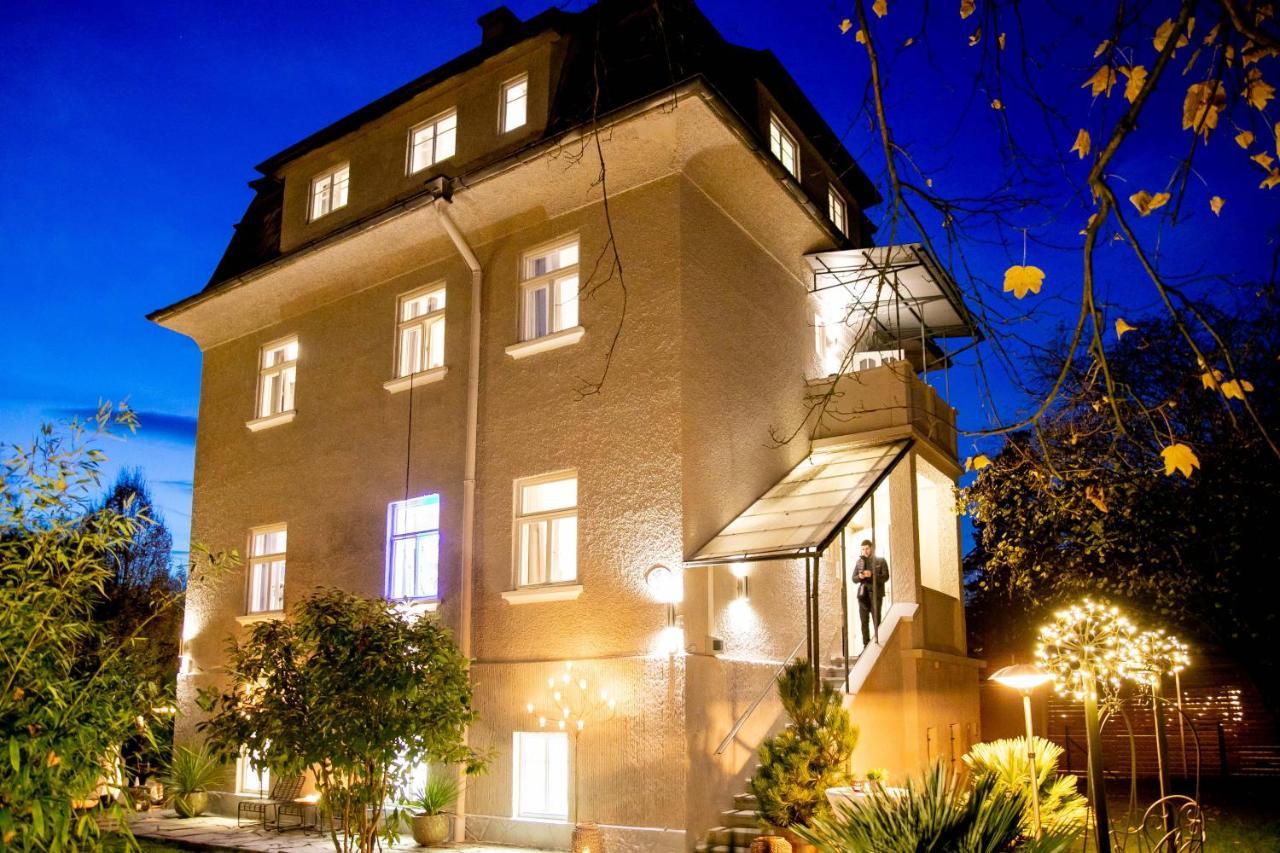 Villa Family Wellhouse Garden Direct In Salzburg, Sunny Big Garden, Up To 16 Pax, Bikes For Free, Bbq, Sunbeds, Parking For Free, 15 Min Sound Of Music Salzburg