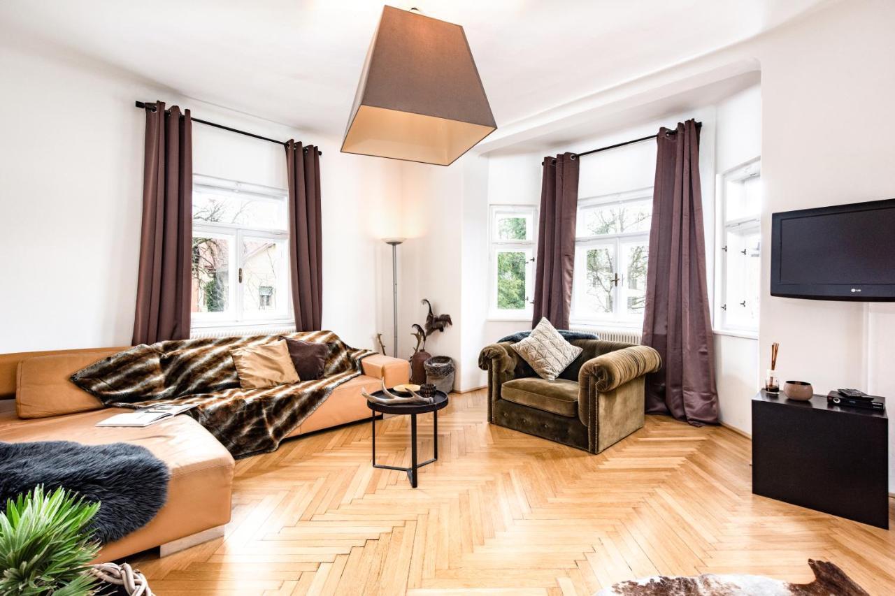 Family Wellhouse Garden Direct In Salzburg, Sunny Big Garden, Up To 16 Pax, Bikes For Free, Bbq, Sunbeds, Parking For Free, 15 Min Sound Of Music * Salzburg