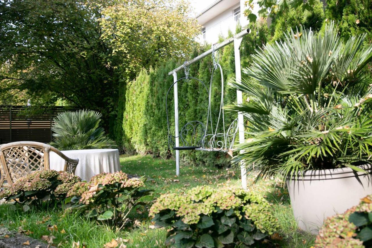 Family Wellhouse Garden Direct In Salzburg, Sunny Big Garden, Up To 16 Pax, Bikes For Free, Bbq, Sunbeds, Parking For Free, 15 Min Sound Of Music * Salzburg