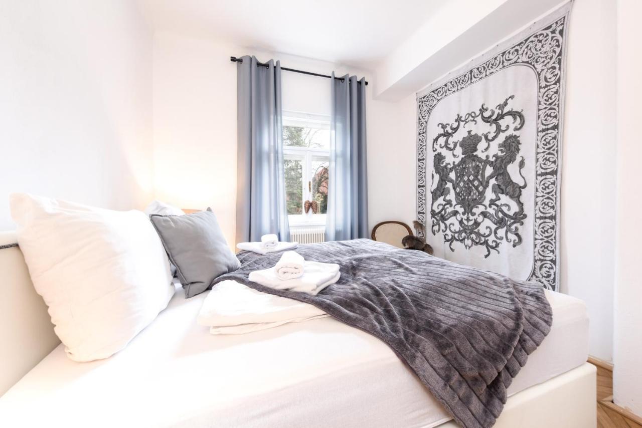 Family Wellhouse Garden Direct In Salzburg, Sunny Big Garden, Up To 16 Pax, Bikes For Free, Bbq, Sunbeds, Parking For Free, 15 Min Sound Of Music Villa