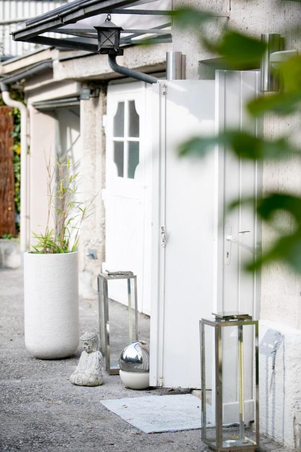 Family Wellhouse Garden Direct In Salzburg, Sunny Big Garden, Up To 16 Pax, Bikes For Free, Bbq, Sunbeds, Parking For Free, 15 Min Sound Of Music *