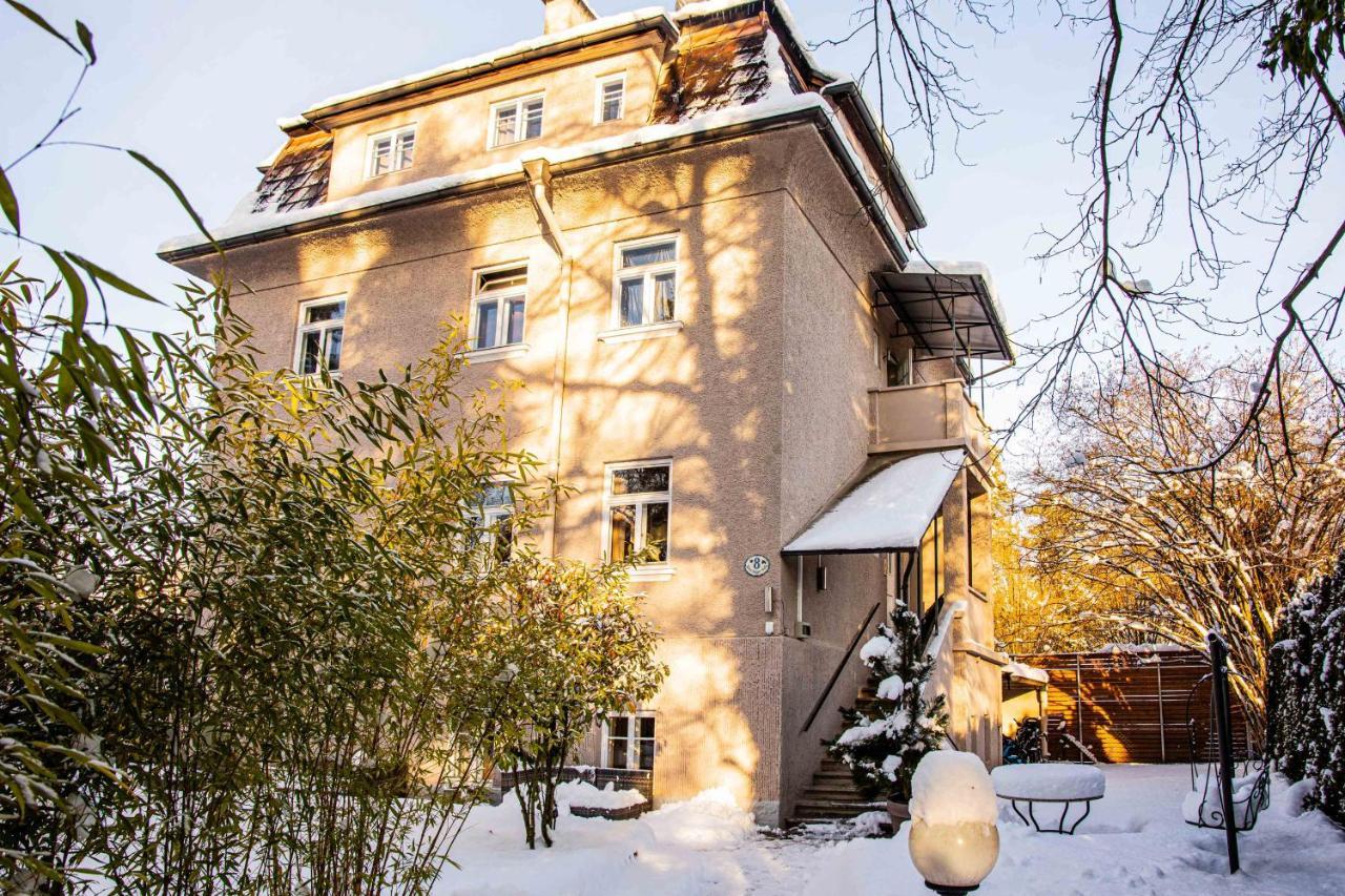 Family Wellhouse Garden Direct In Salzburg, Sunny Big Garden, Up To 16 Pax, Bikes For Free, Bbq, Sunbeds, Parking For Free, 15 Min Sound Of Music Villa