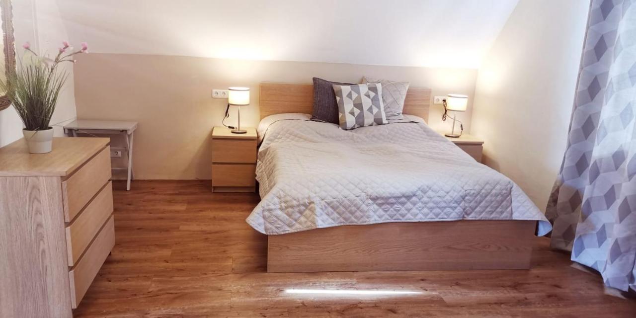 Book-A-Room Salzburg Apartment 5-6-7-8 *