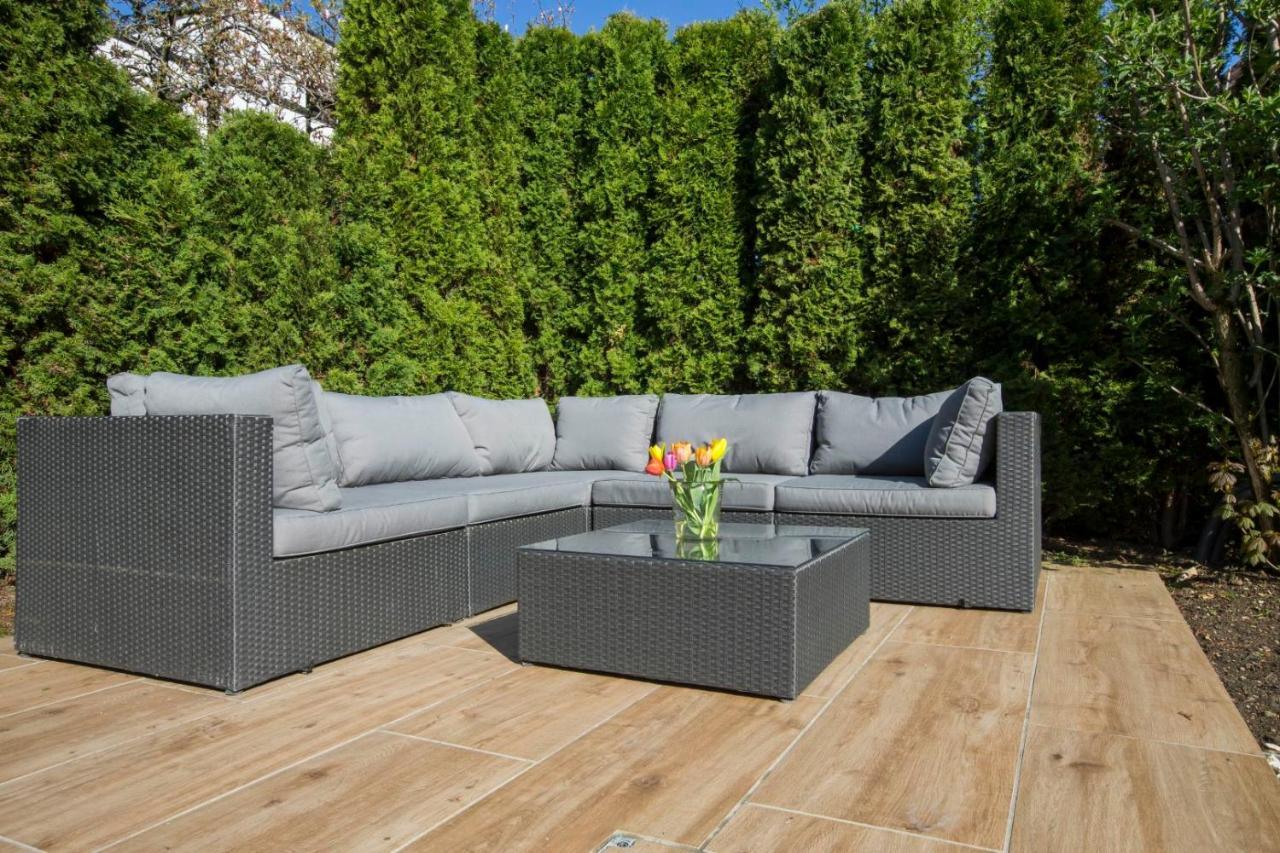 Family Wellhouse Garden Direct In Salzburg, Sunny Big Garden, Up To 16 Pax, Bikes For Free, Bbq, Sunbeds, Parking For Free, 15 Min Sound Of Music Villa Salzburg