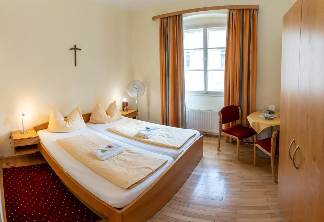 Gastehaus Im Priesterseminar Guest house