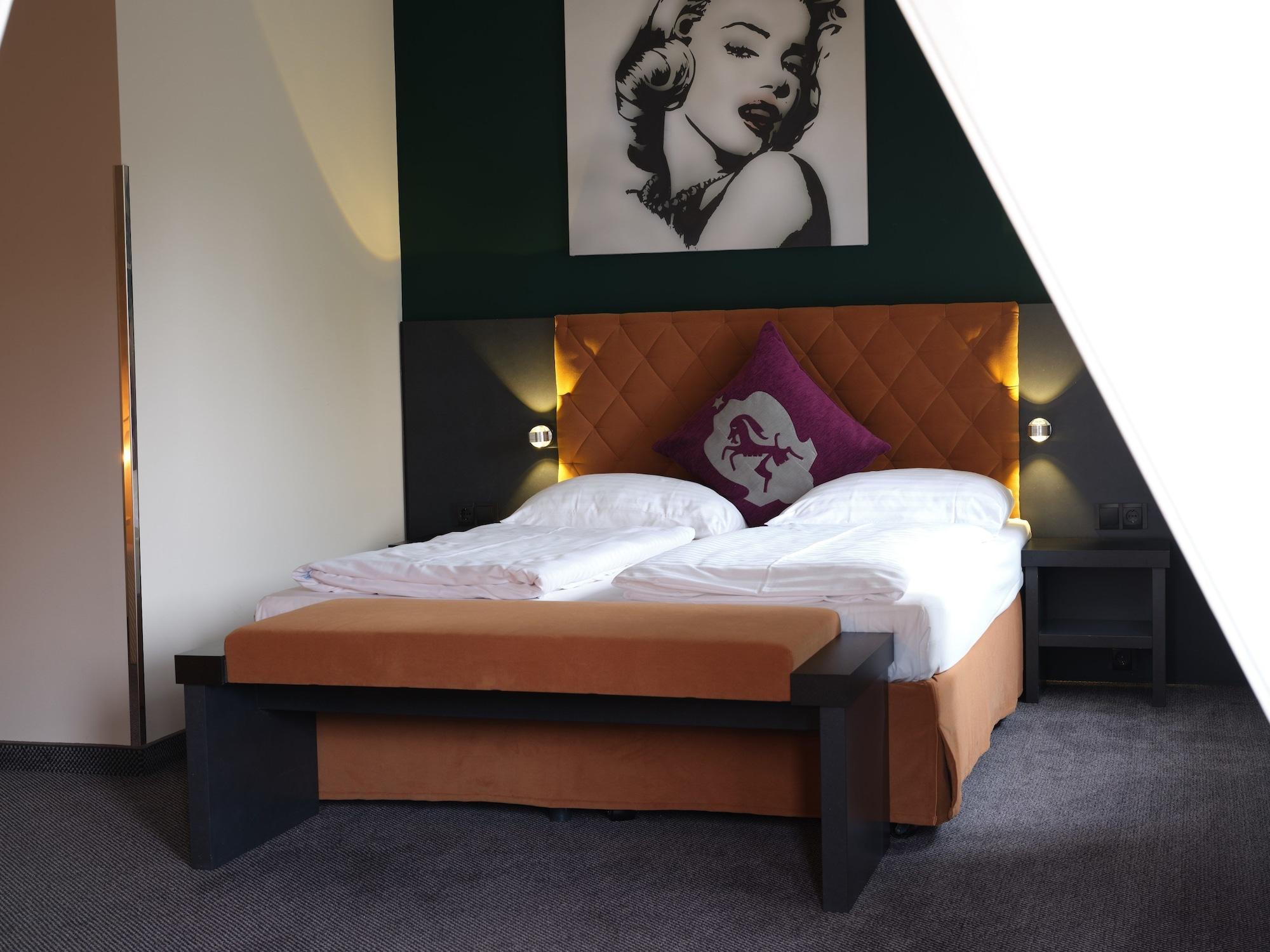Carlton - Adults Only 4*