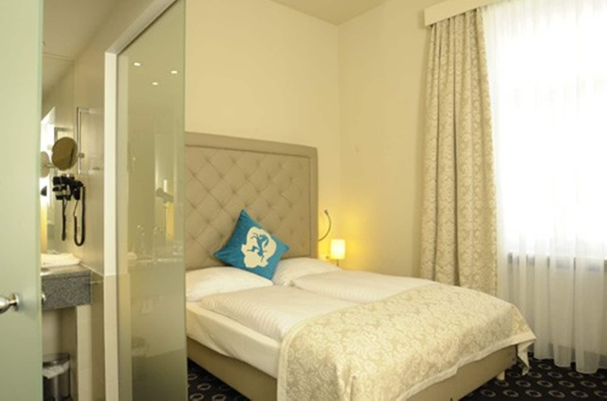 Carlton - Adults Only Hotel