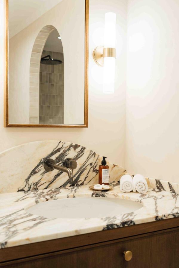 Clemonte - Your Reception-less Boutique Hideaway