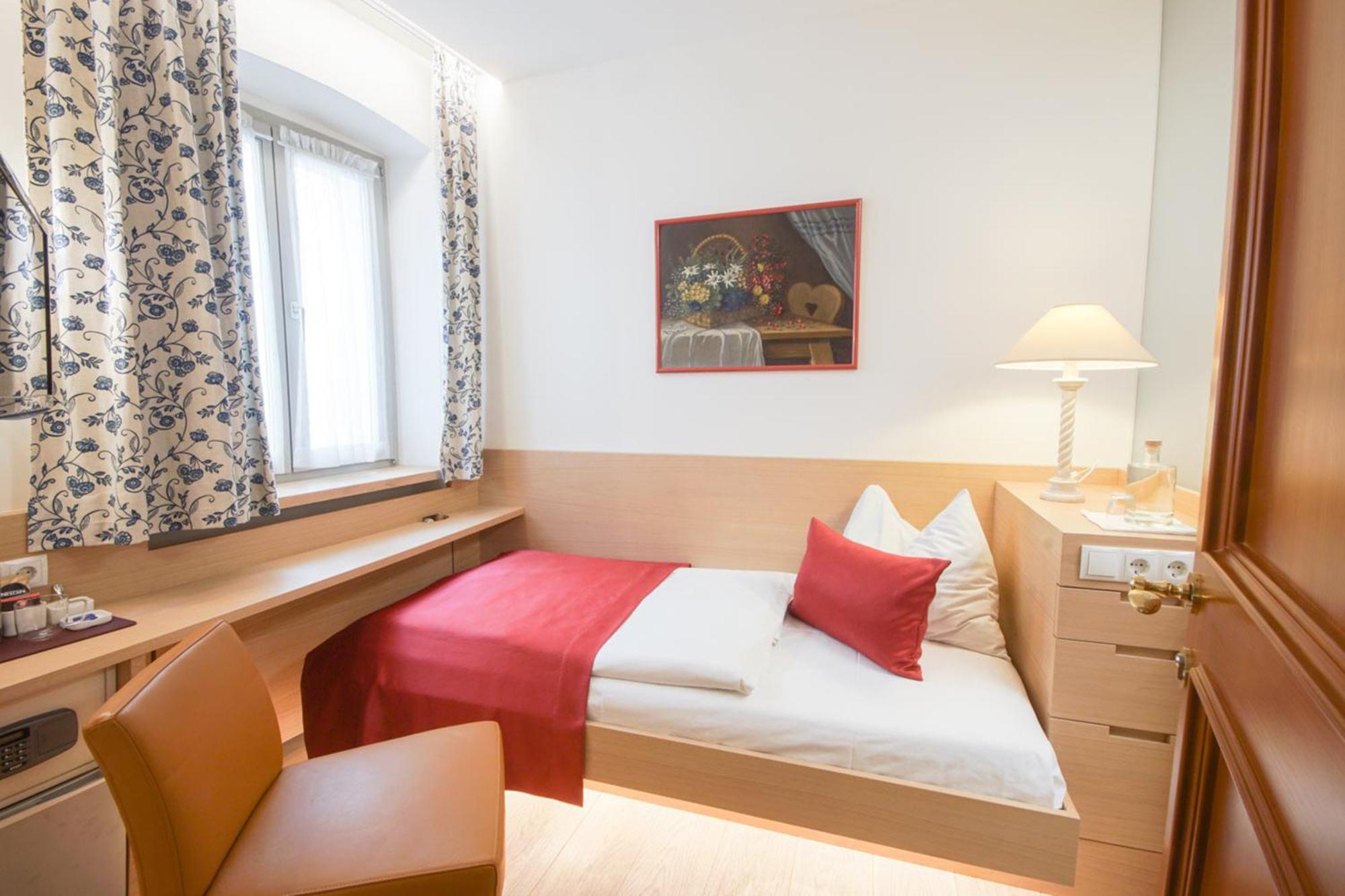 Wolf Hotel