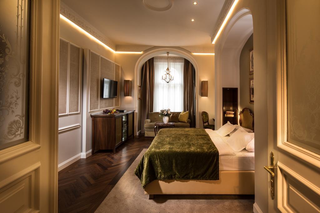Hotel Bristol