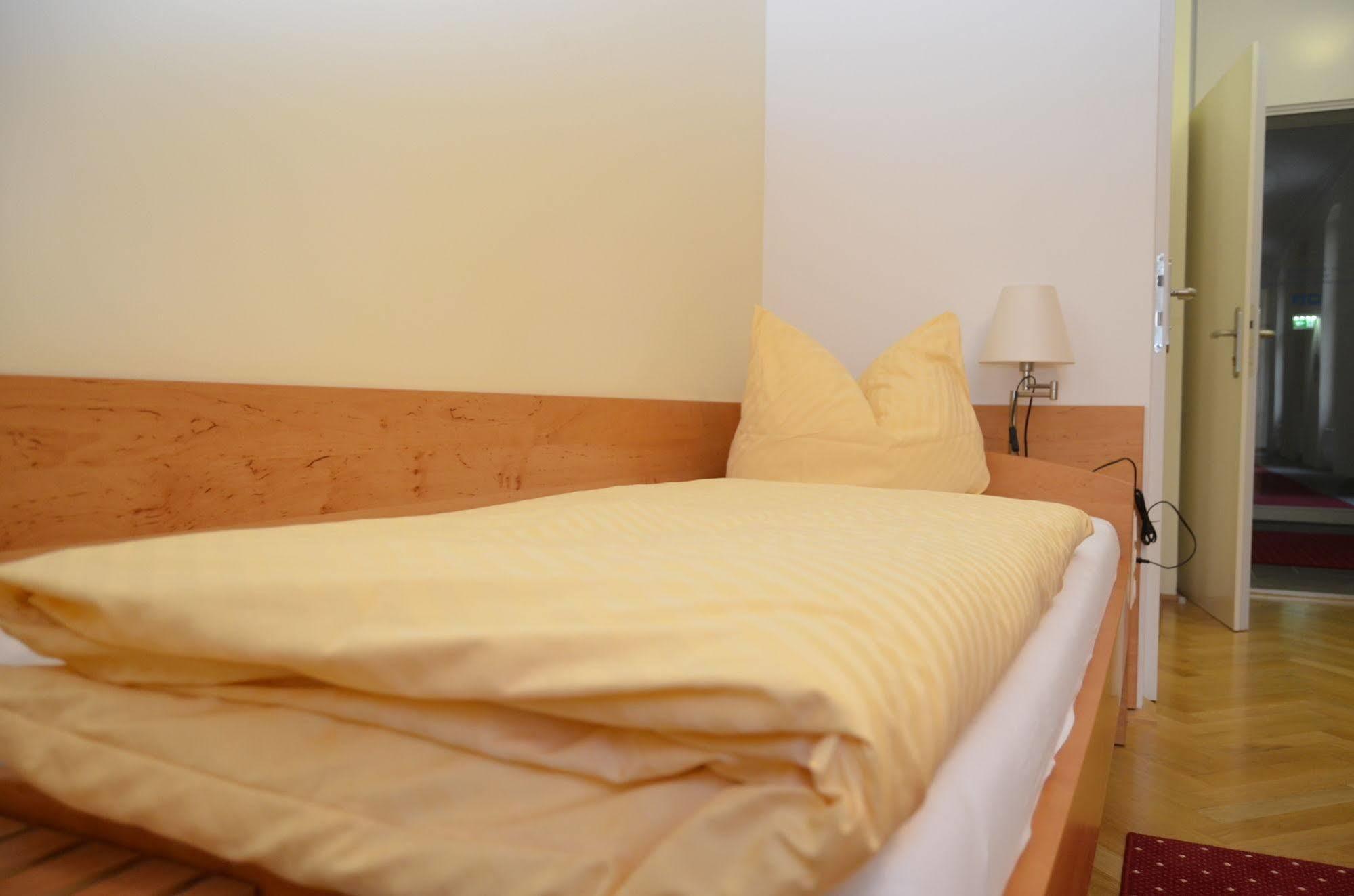 Gastehaus Im Priesterseminar 3*