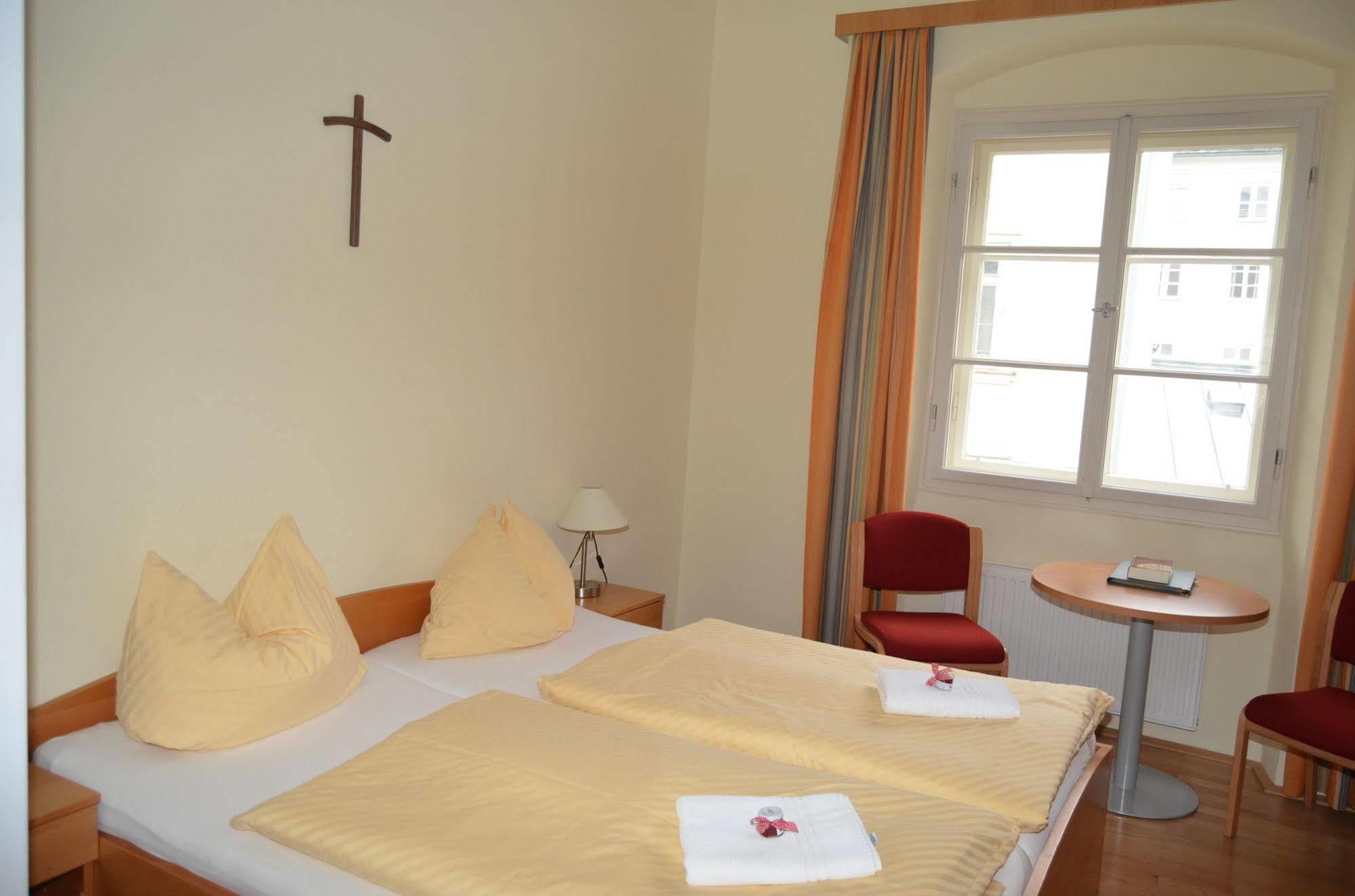 Gastehaus Im Priesterseminar Guest house